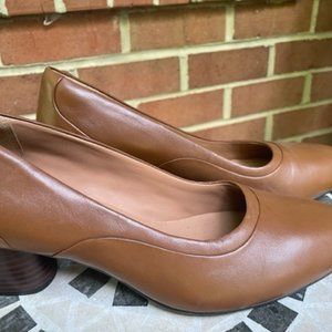New Tan Clarks Shoes